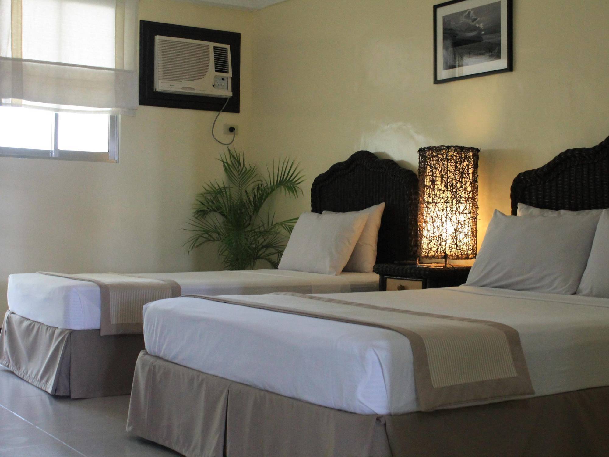 Matabungkay Beach Hotel Batangas Extérieur photo