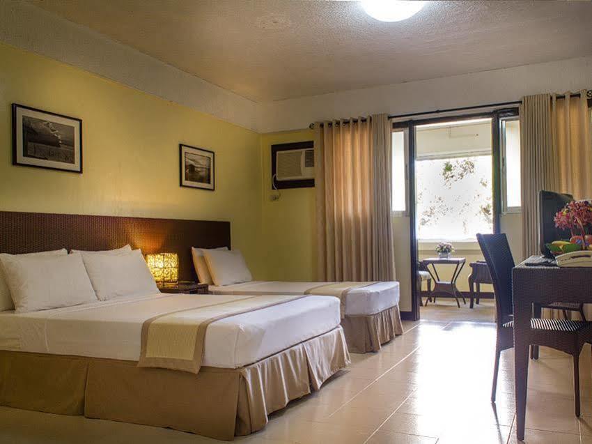 Matabungkay Beach Hotel Batangas Extérieur photo
